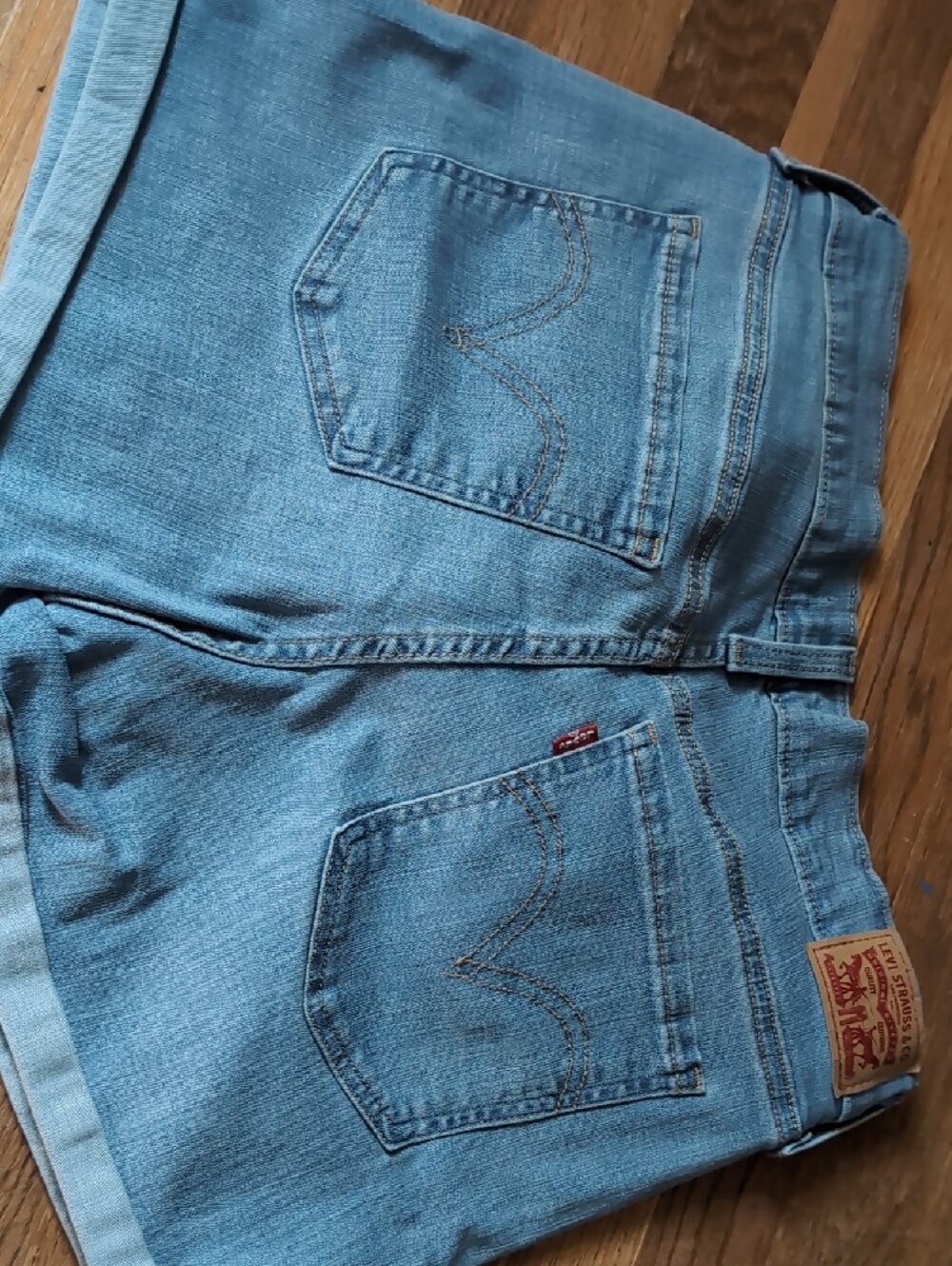 Levis - Picture 4 of 6